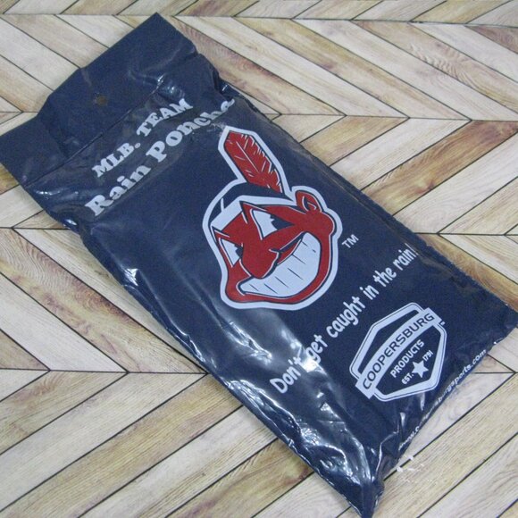 Cleveland Indians 3 Pc Lot Chief Wahoo Utility Gloves Rain Poncho Bottle Hugger - Picture 6 of 7